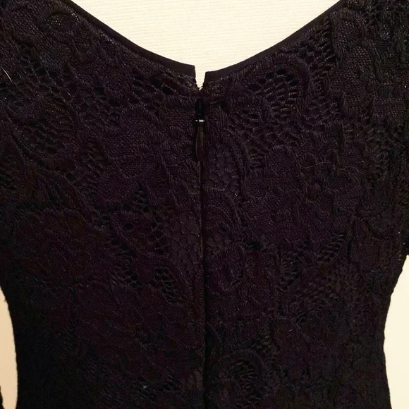 White House Black Market Black Lace Long Sleeve V Back Fitted Shift Dress Size M - Picture 9 of 13